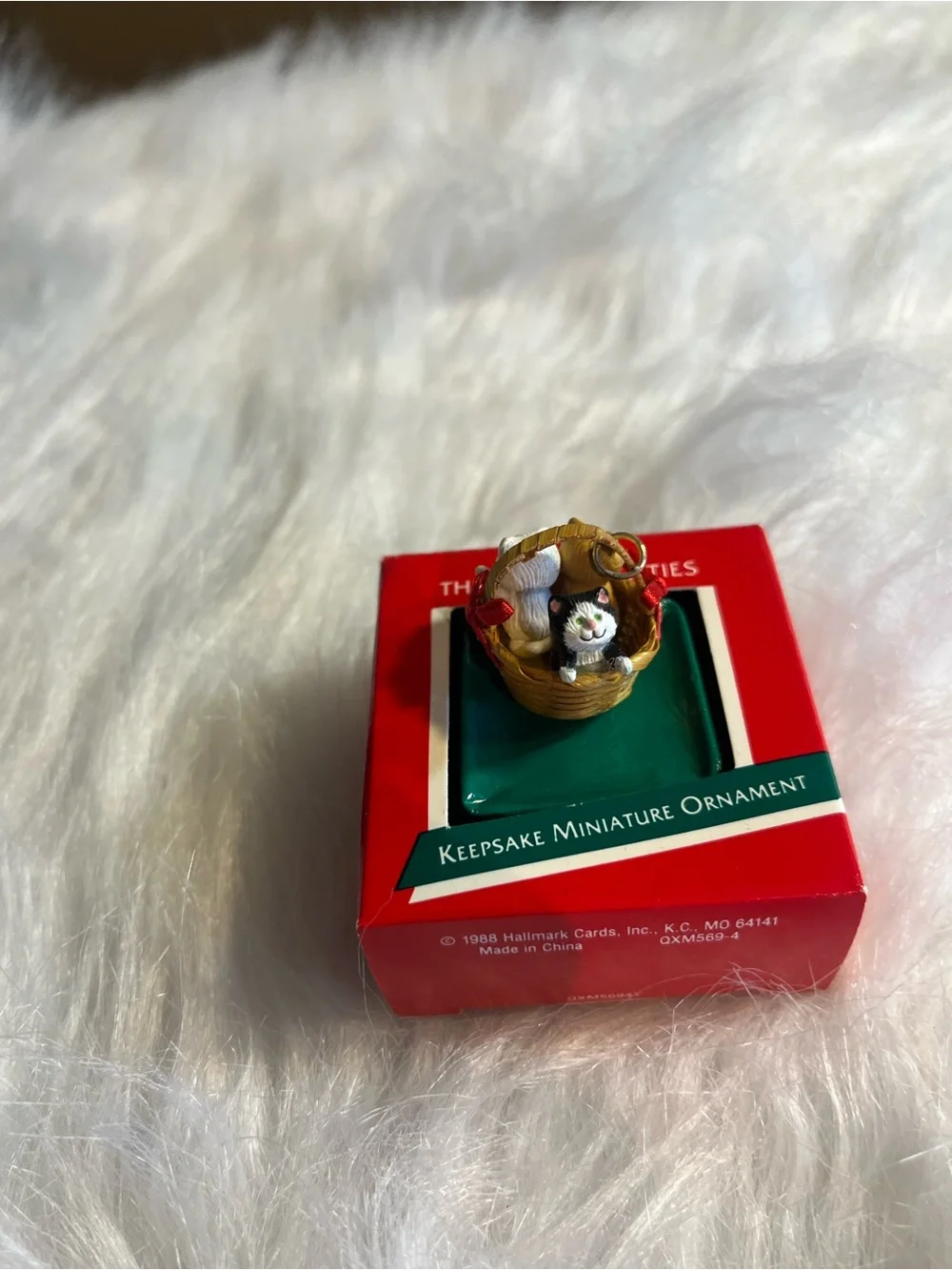 Hallmark Miniature Ornament-Three Little Kittens